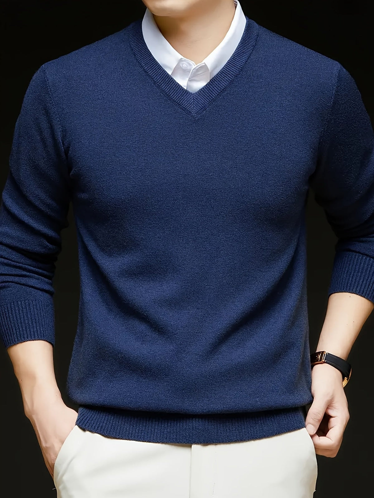 Vito | Ein klassischer V-Ausschnitt-Pullover für Herren